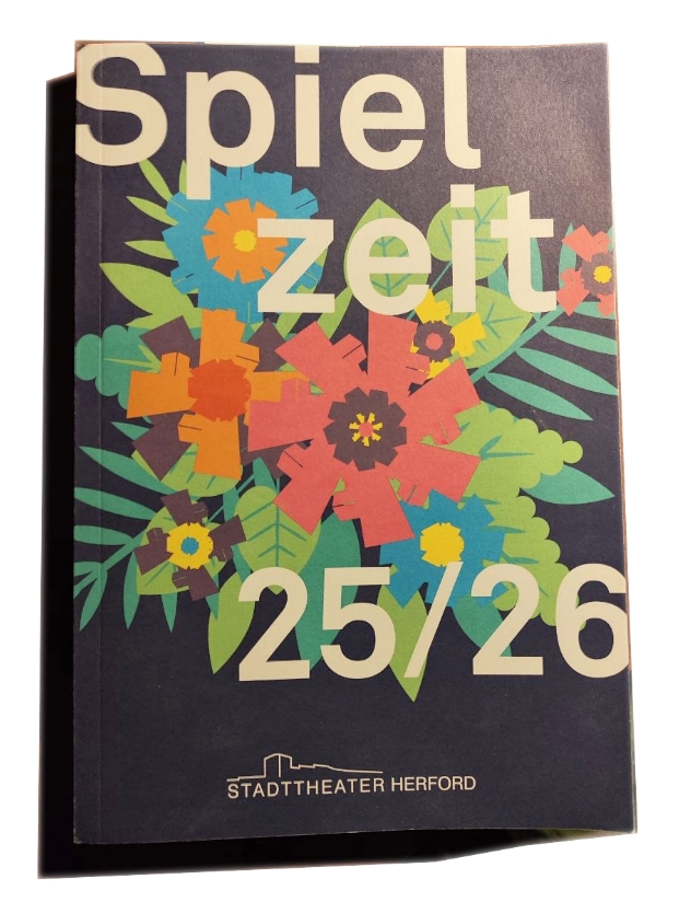 Titelblatt des Programmhefts „Spielzeit 25/26“ des Stadttheaters Herford