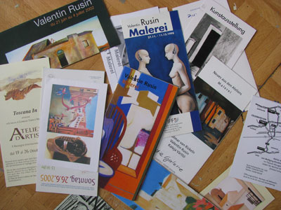 Ausstellungsflyer und -materialien